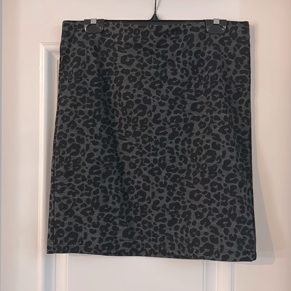Women’s LOFT black & gray leopard cheetah stretch pencil skirt comfort waist L